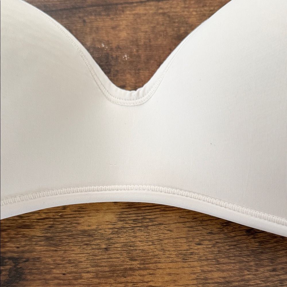 Elegant Cream Wireless Bra - Picture 2 of 5